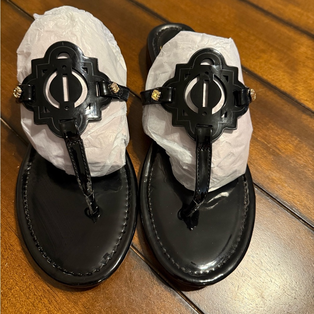 Crown & Ivy Black Wylie Sandals